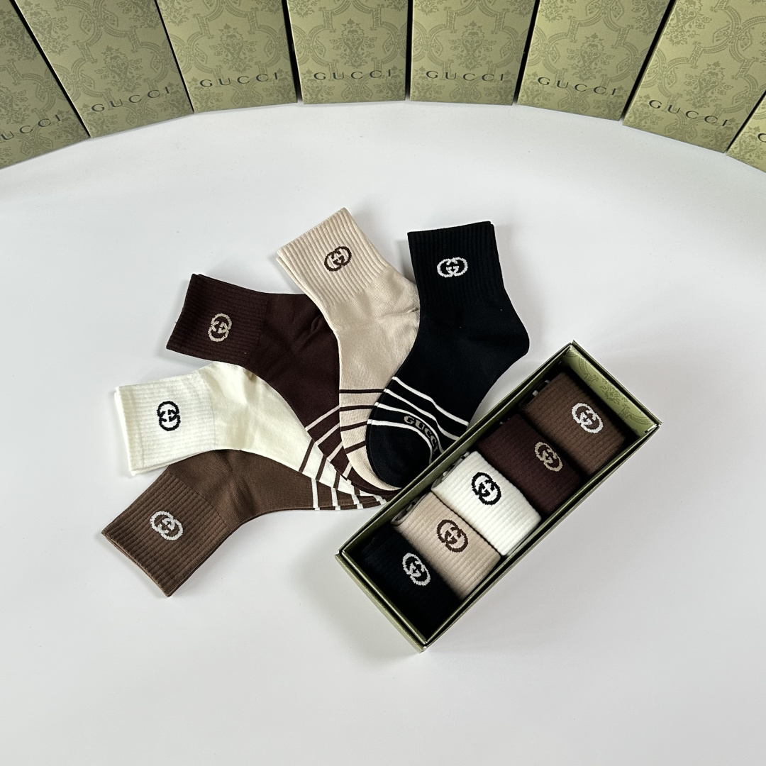 💛配专柜包装Gucci（古驰）新款中长款堆堆袜袜子！一盒五双，专柜同步筒袜袜子，💛大牌出街，潮人必备🔥超