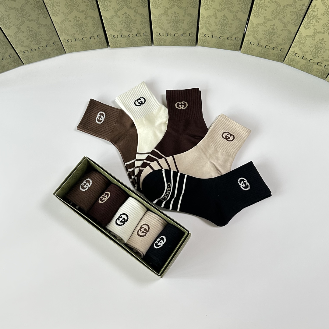 💛配专柜包装Gucci（古驰）新款中长款堆堆袜袜子！一盒五双，专柜同步筒袜袜子，💛大牌出街，潮人必备🔥超