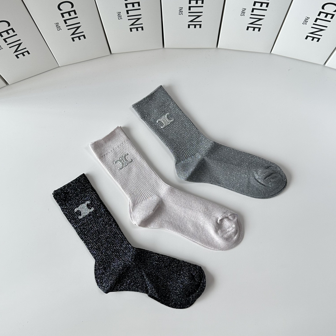 💛配包装Celine（赛琳）新款经典中长款饰品袜堆堆袜袜子！一盒三双， 专柜同步筒款袜子，💛大牌出街，潮
