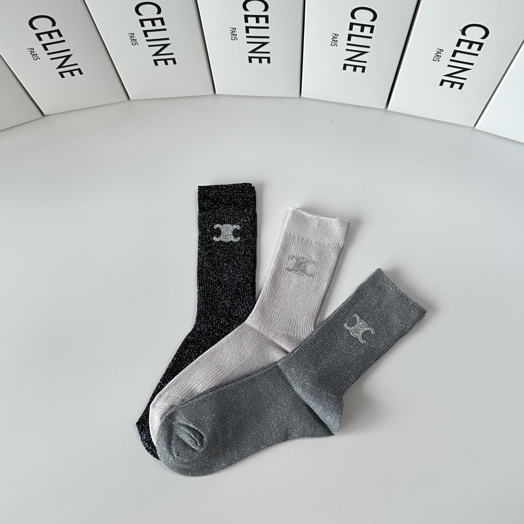 💛配包装Celine（赛琳）新款经典中长款饰品袜堆堆袜袜子！一盒三双， 专柜同步筒款袜子，💛大牌出街，潮