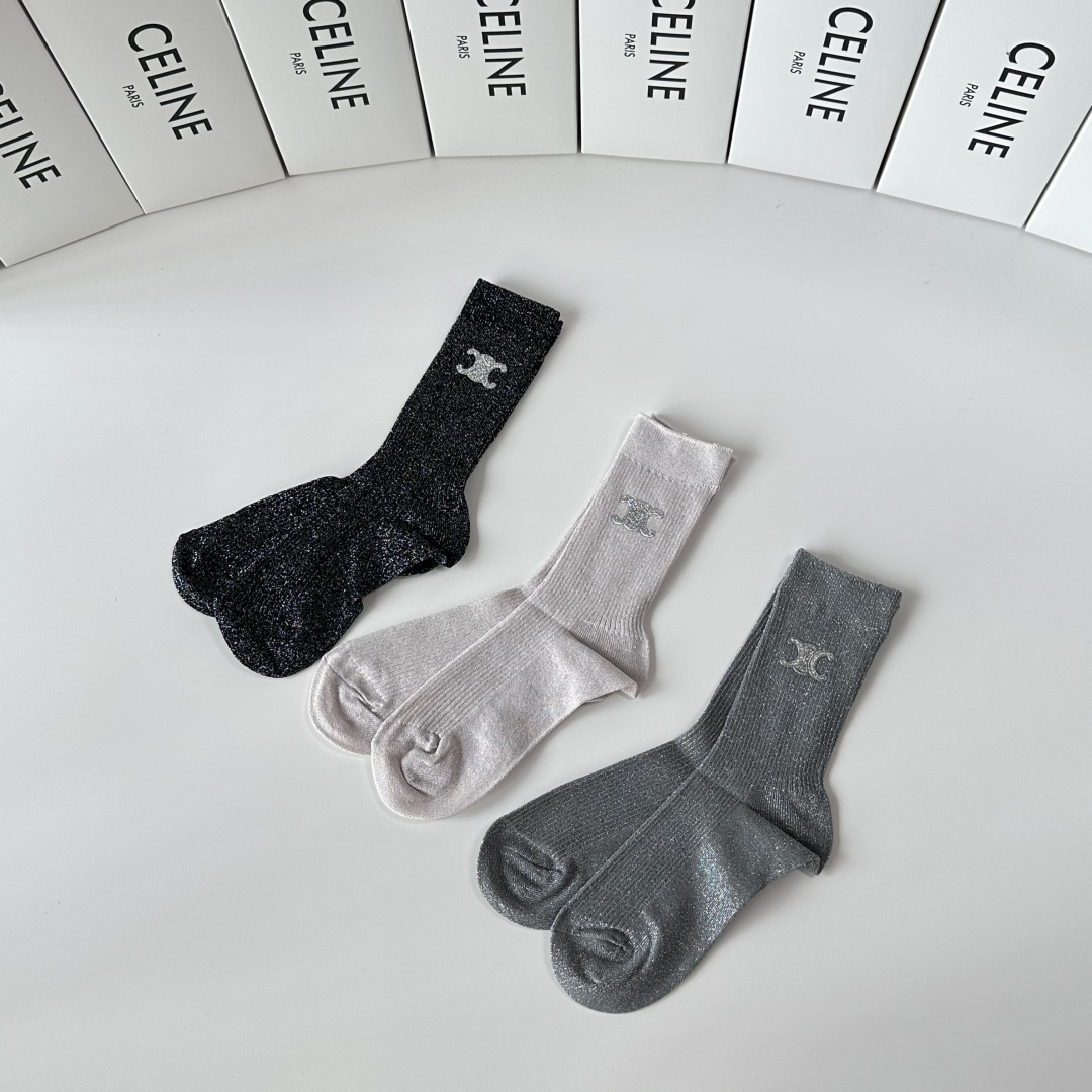 💛配包装Celine（赛琳）新款经典中长款饰品袜堆堆袜袜子！一盒三双， 专柜同步筒款袜子，💛大牌出街，潮