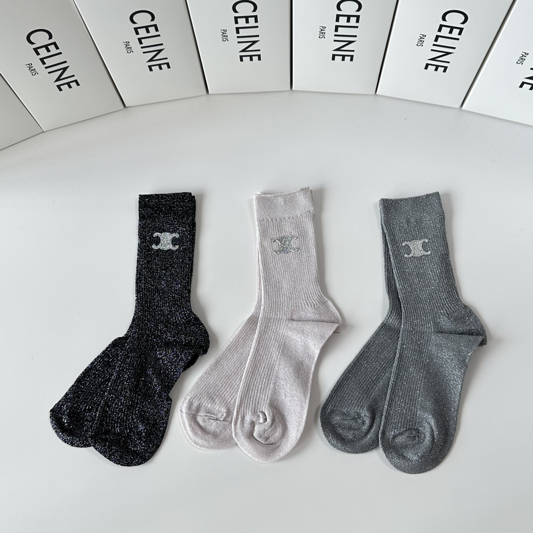 💛配包装Celine（赛琳）新款经典中长款饰品袜堆堆袜袜子！一盒三双， 专柜同步筒款袜子，💛大牌出街，潮