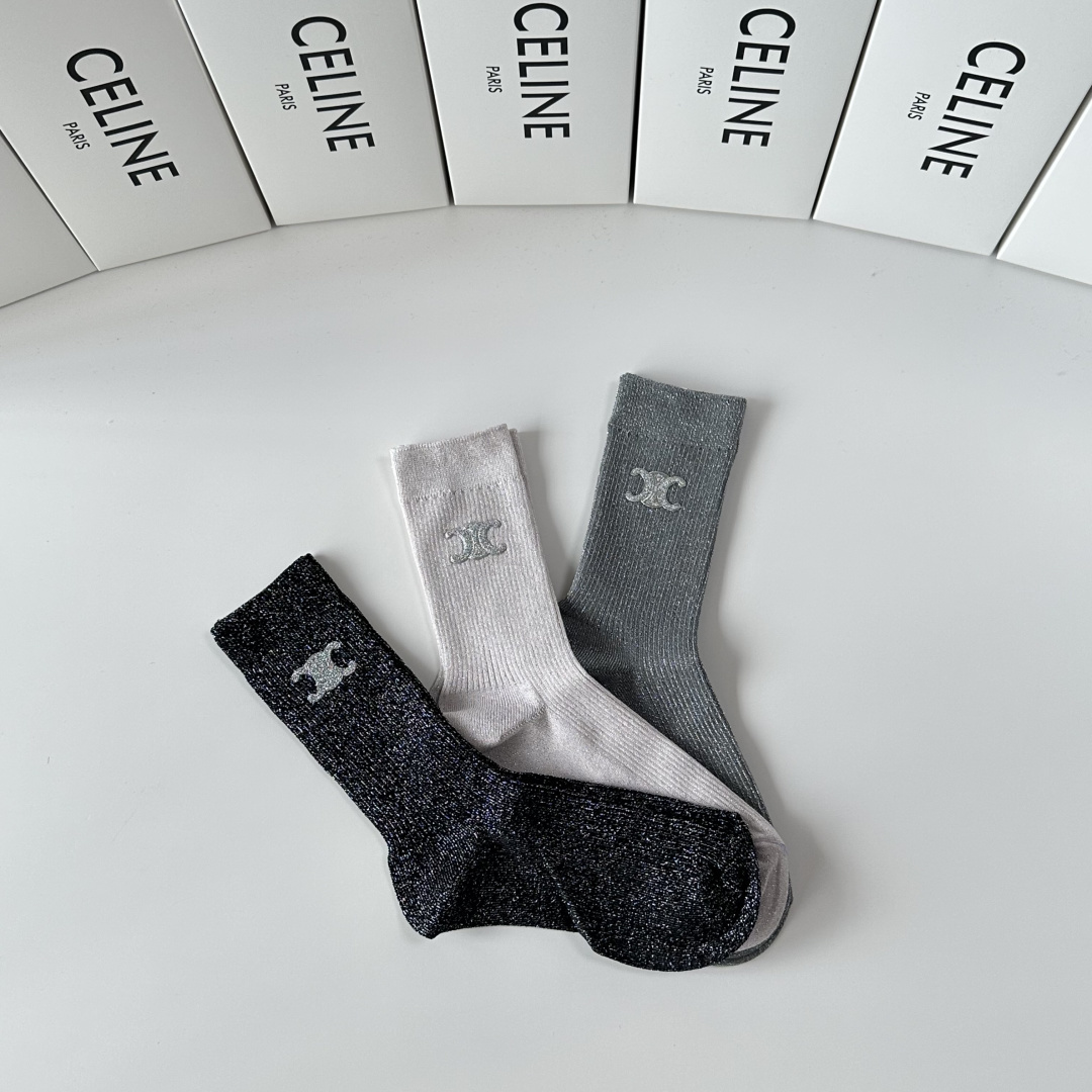 💛配包装Celine（赛琳）新款经典中长款饰品袜堆堆袜袜子！一盒三双， 专柜同步筒款袜子，💛大牌出街，潮