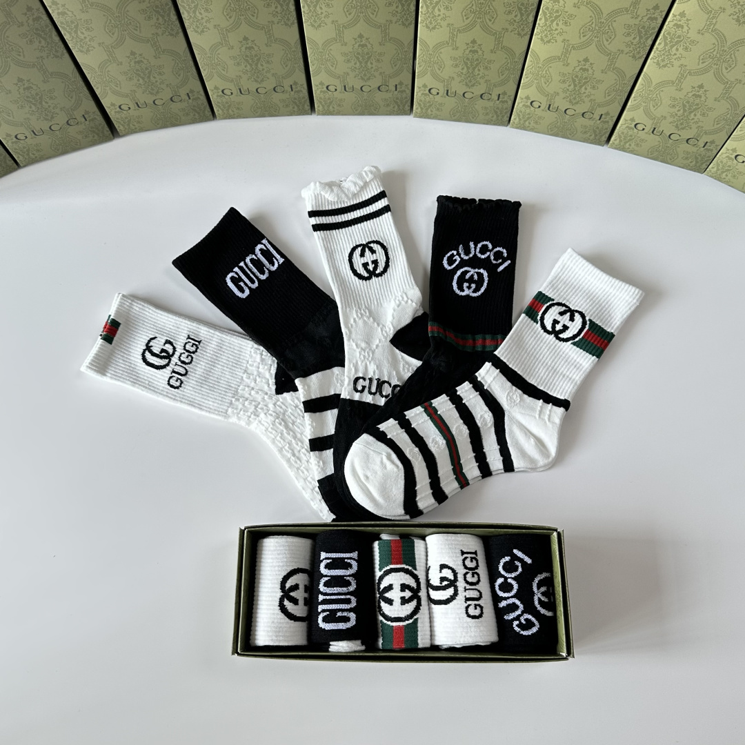 💛配包装Gucci（古驰）新款经典中长款堆堆袜袜子！一盒五双， 专柜同步筒袜袜子，💛大牌出街，潮人必备🔥