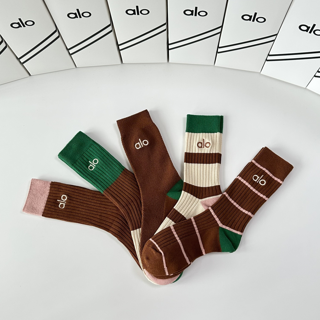 💛配专柜包装ALO 新款双针刺绣中长款堆堆袜袜子！一盒五双，专柜同步筒袜袜子，💛大牌出街，潮人必备🔥超好