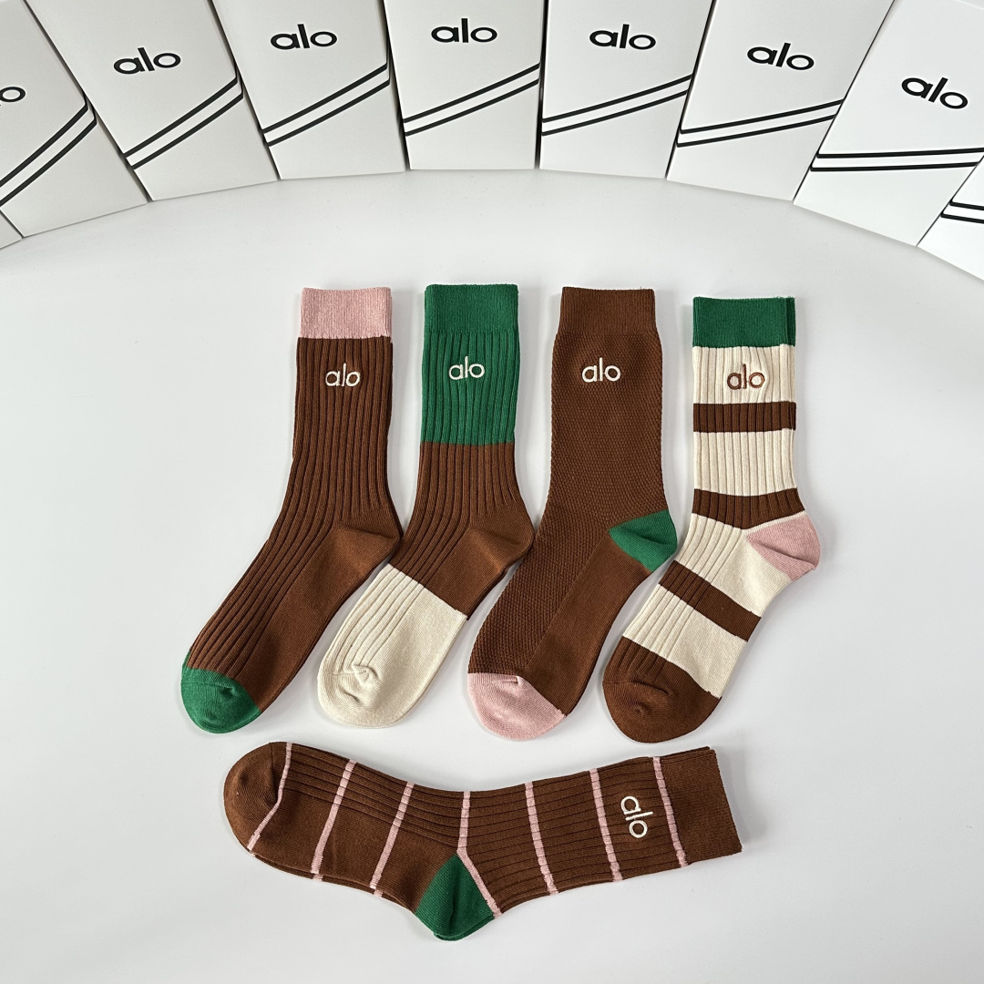 💛配专柜包装ALO 新款双针刺绣中长款堆堆袜袜子！一盒五双，专柜同步筒袜袜子，💛大牌出街，潮人必备🔥超好