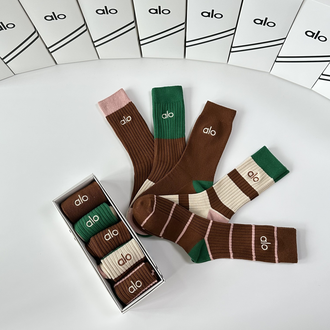 💛配专柜包装ALO 新款双针刺绣中长款堆堆袜袜子！一盒五双，专柜同步筒袜袜子，💛大牌出街，潮人必备🔥超好