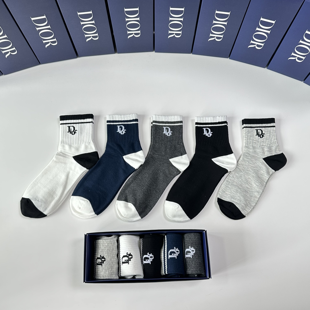 💛配专柜包装DIOR（迪奥）新款中长款堆堆袜袜子！一盒五双，专柜同步筒袜袜子，💛大牌出街，潮人必备🔥超好
