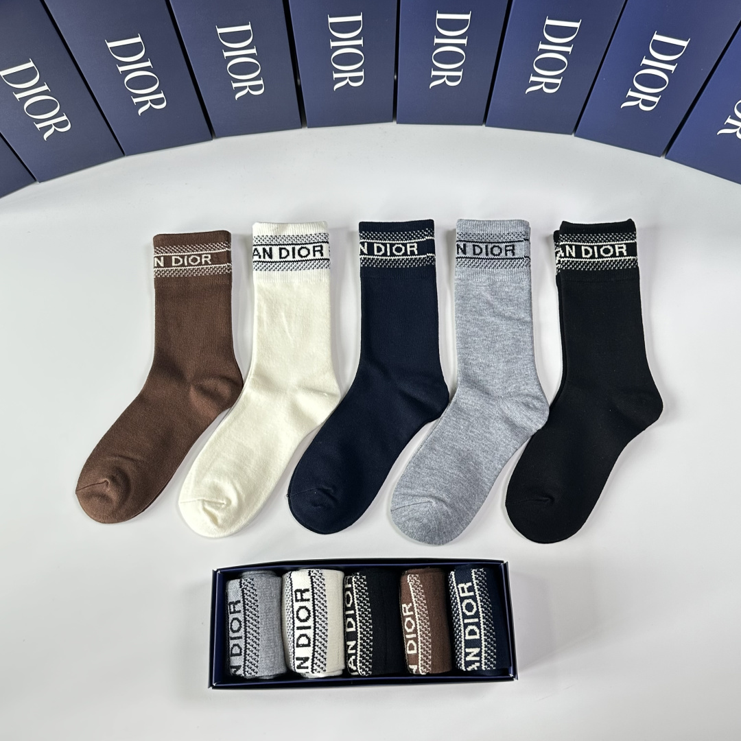 💛配专柜包装DIOR (迪奥) 新款羊绒中长款堆堆袜袜子！一盒五双，专柜同步筒袜袜子，💛大牌出街，潮人必