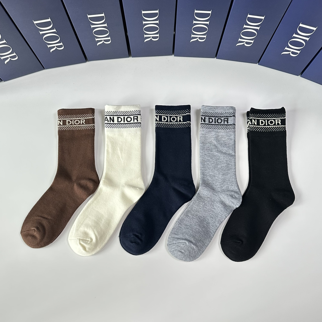 💛配专柜包装DIOR (迪奥) 新款羊绒中长款堆堆袜袜子！一盒五双，专柜同步筒袜袜子，💛大牌出街，潮人必