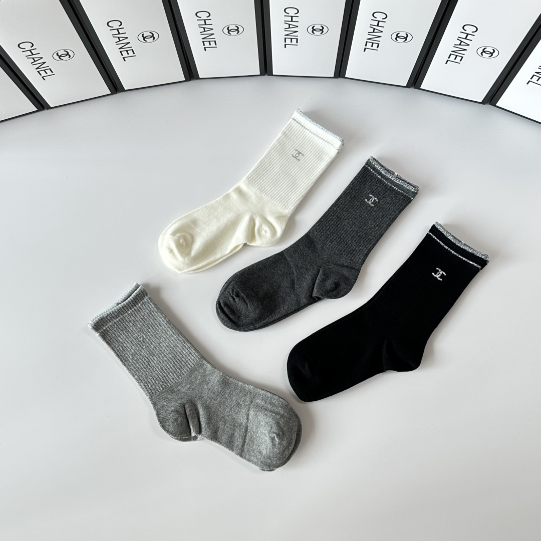 💛配专柜包装Chanel（香奈儿）新款饰品袜烫印中长款堆堆袜袜子！一盒四双，专柜同步筒袜袜子，💛大牌出街