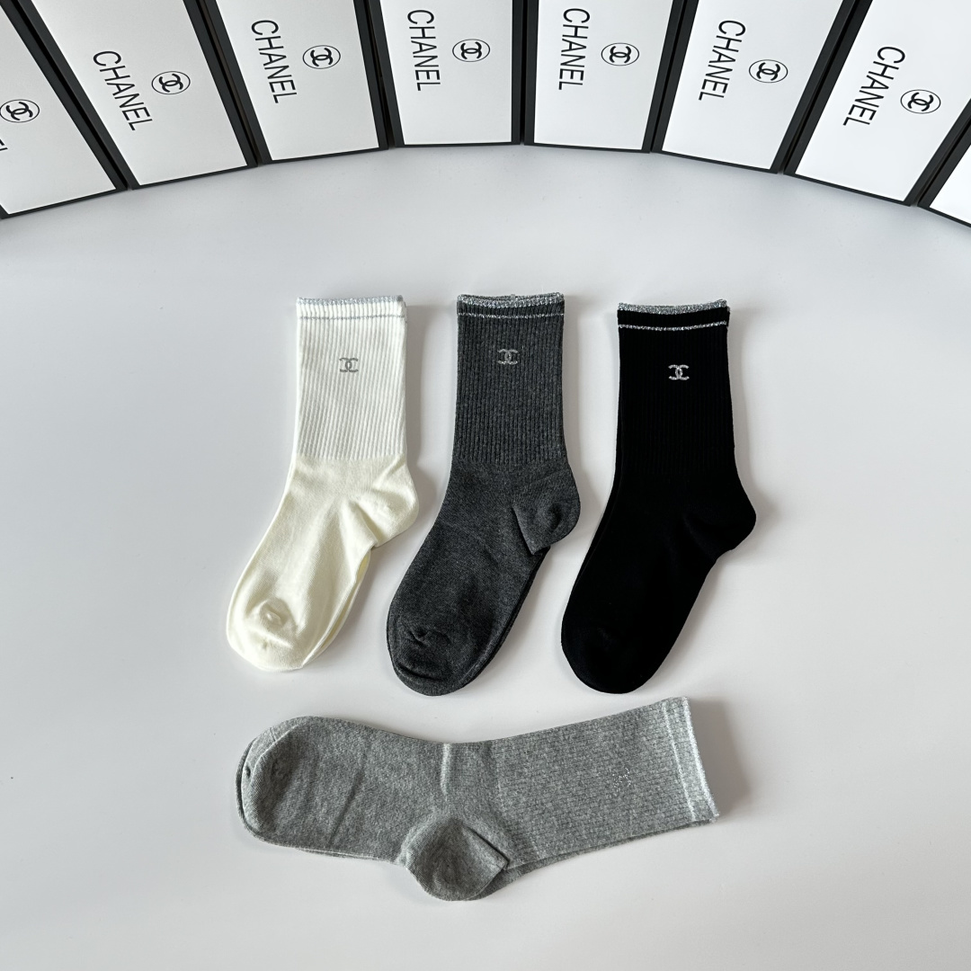 💛配专柜包装Chanel（香奈儿）新款饰品袜烫印中长款堆堆袜袜子！一盒四双，专柜同步筒袜袜子，💛大牌出街