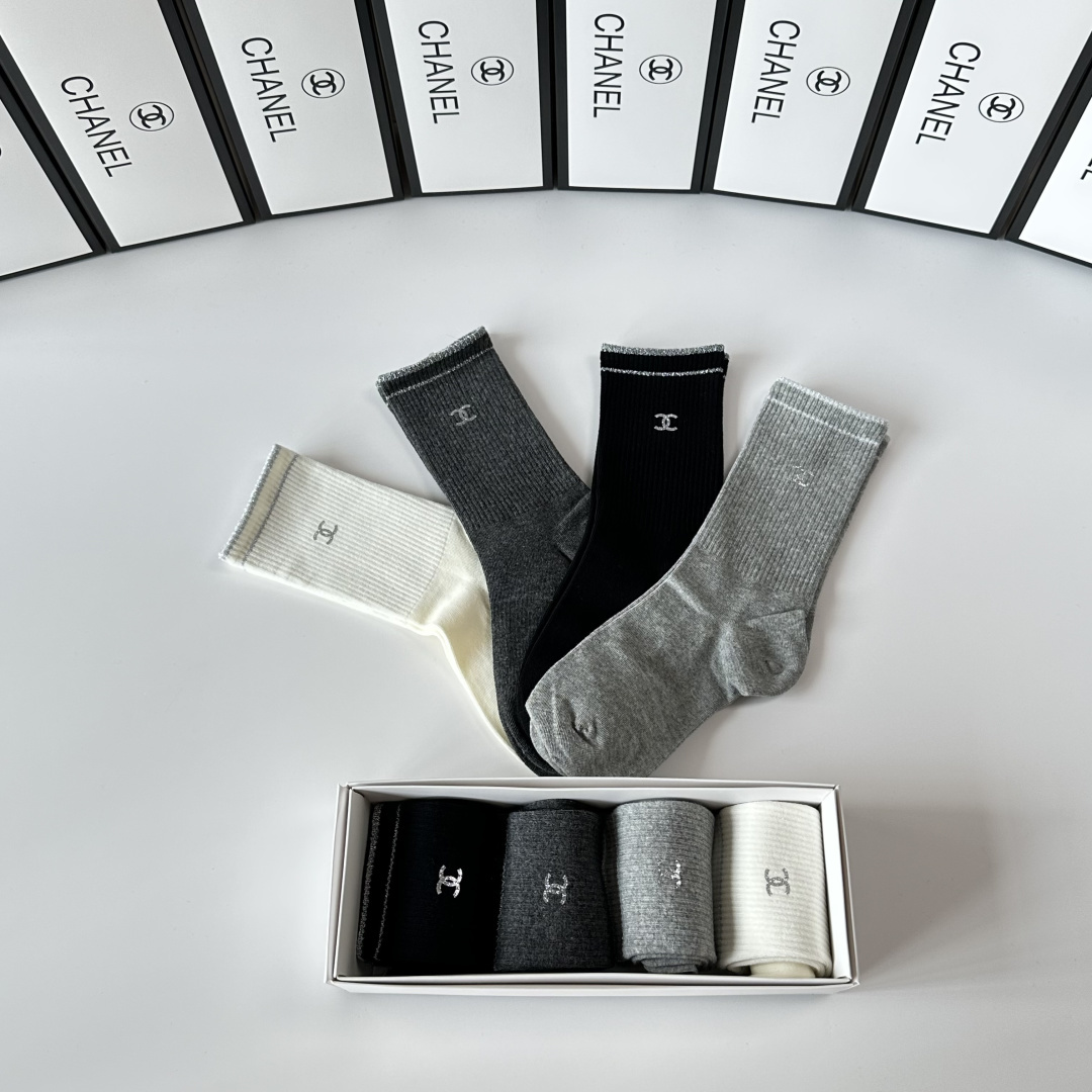 💛配专柜包装Chanel（香奈儿）新款饰品袜烫印中长款堆堆袜袜子！一盒四双，专柜同步筒袜袜子，💛大牌出街