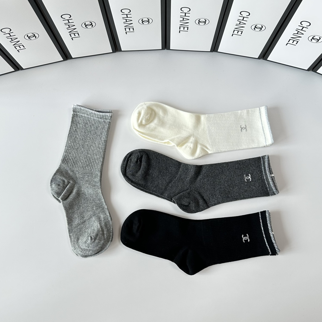💛配专柜包装Chanel（香奈儿）新款饰品袜烫印中长款堆堆袜袜子！一盒四双，专柜同步筒袜袜子，💛大牌出街