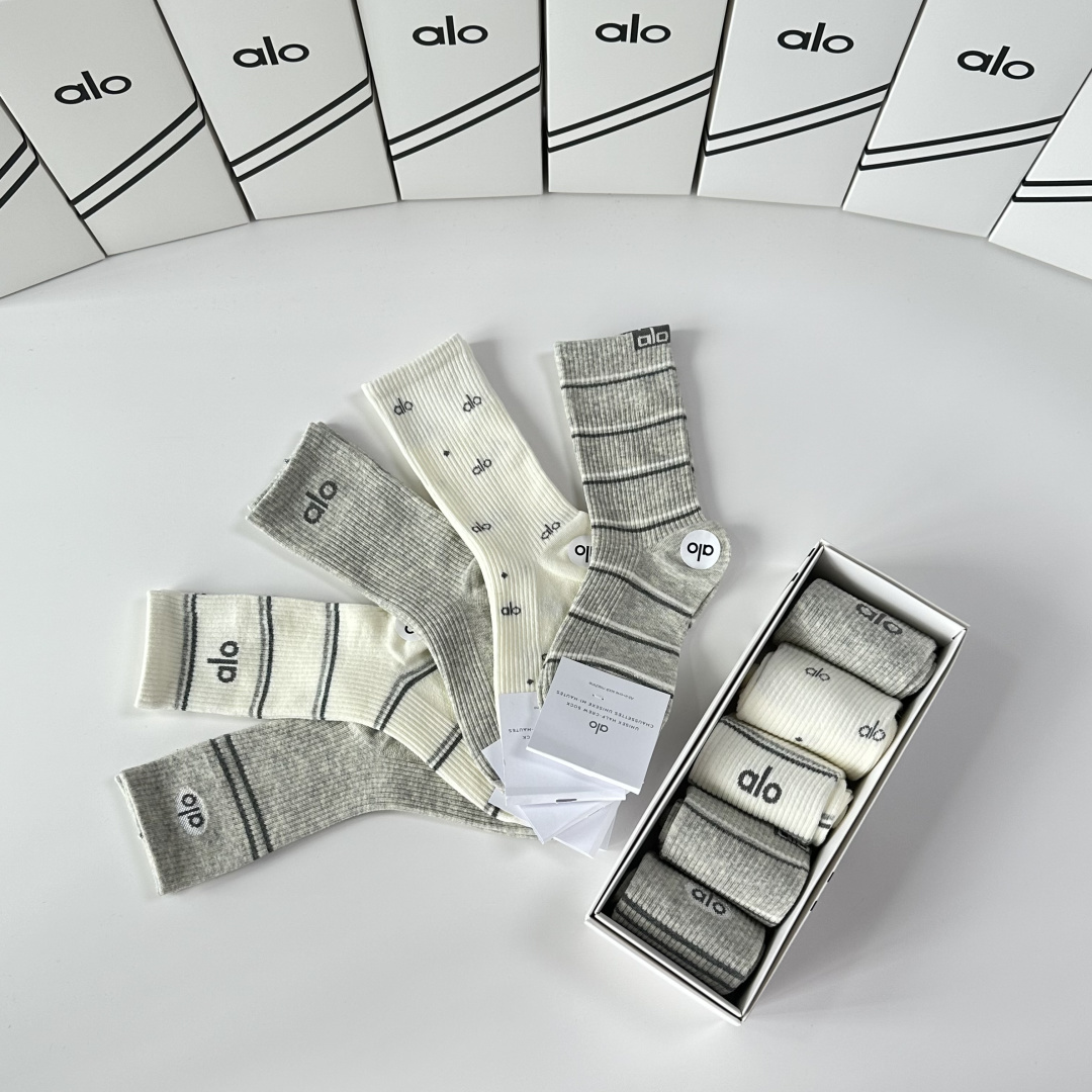 💛配专柜包装ALO 新款双针中长款堆堆袜袜子！一盒五双，专柜同步筒袜袜子，💛大牌出街，潮人必备🔥超好搭。
