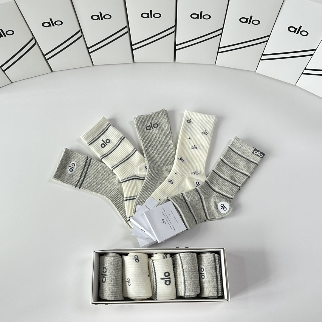 💛配专柜包装ALO 新款双针中长款堆堆袜袜子！一盒五双，专柜同步筒袜袜子，💛大牌出街，潮人必备🔥超好搭。