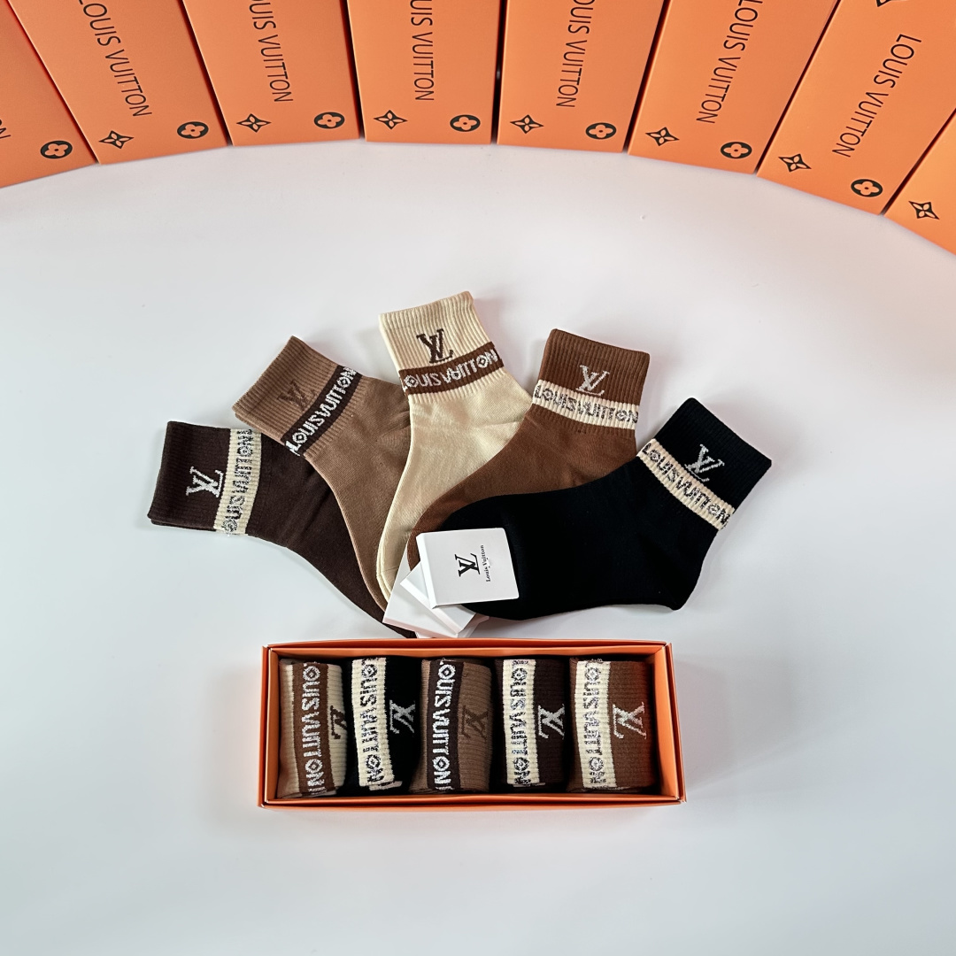 💛配专柜包装LV（路易威登）新款中长款堆堆袜袜子！一盒五双，专柜同步筒袜袜子，💛大牌出街，潮人必备🔥超好