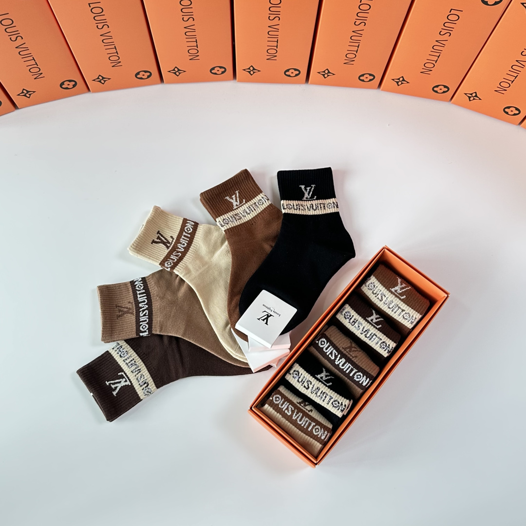 💛配专柜包装LV（路易威登）新款中长款堆堆袜袜子！一盒五双，专柜同步筒袜袜子，💛大牌出街，潮人必备🔥超好