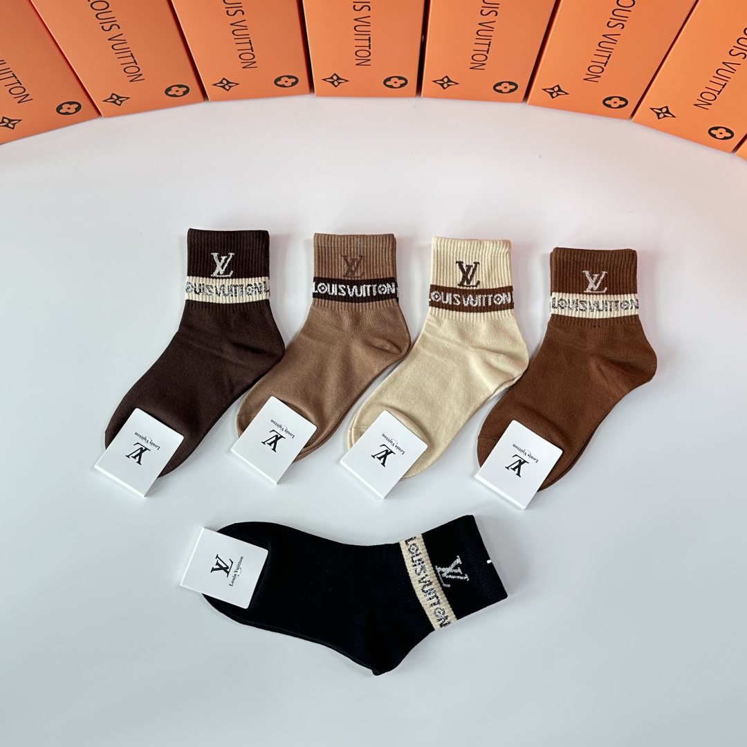 💛配专柜包装LV（路易威登）新款中长款堆堆袜袜子！一盒五双，专柜同步筒袜袜子，💛大牌出街，潮人必备🔥超好