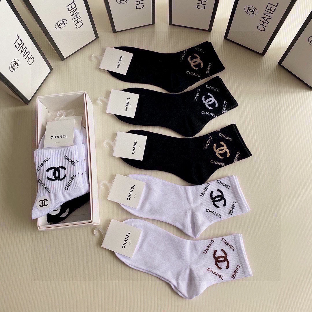 💛配专柜包装Chanel（香奈儿）新款中长款堆堆袜袜子！一盒五双，专柜同步筒袜袜子，💛大牌出街，潮人必备