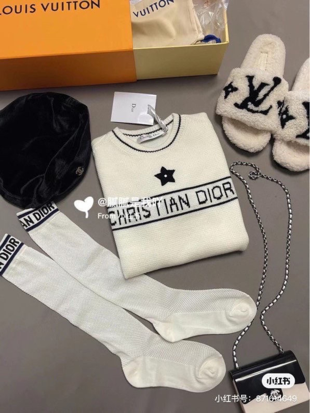 💛配专柜包装DIOR（迪奥）新款中长款堆堆袜袜子！一盒两双，专柜同步筒袜袜子，💛大牌出街，潮人必备🔥超好