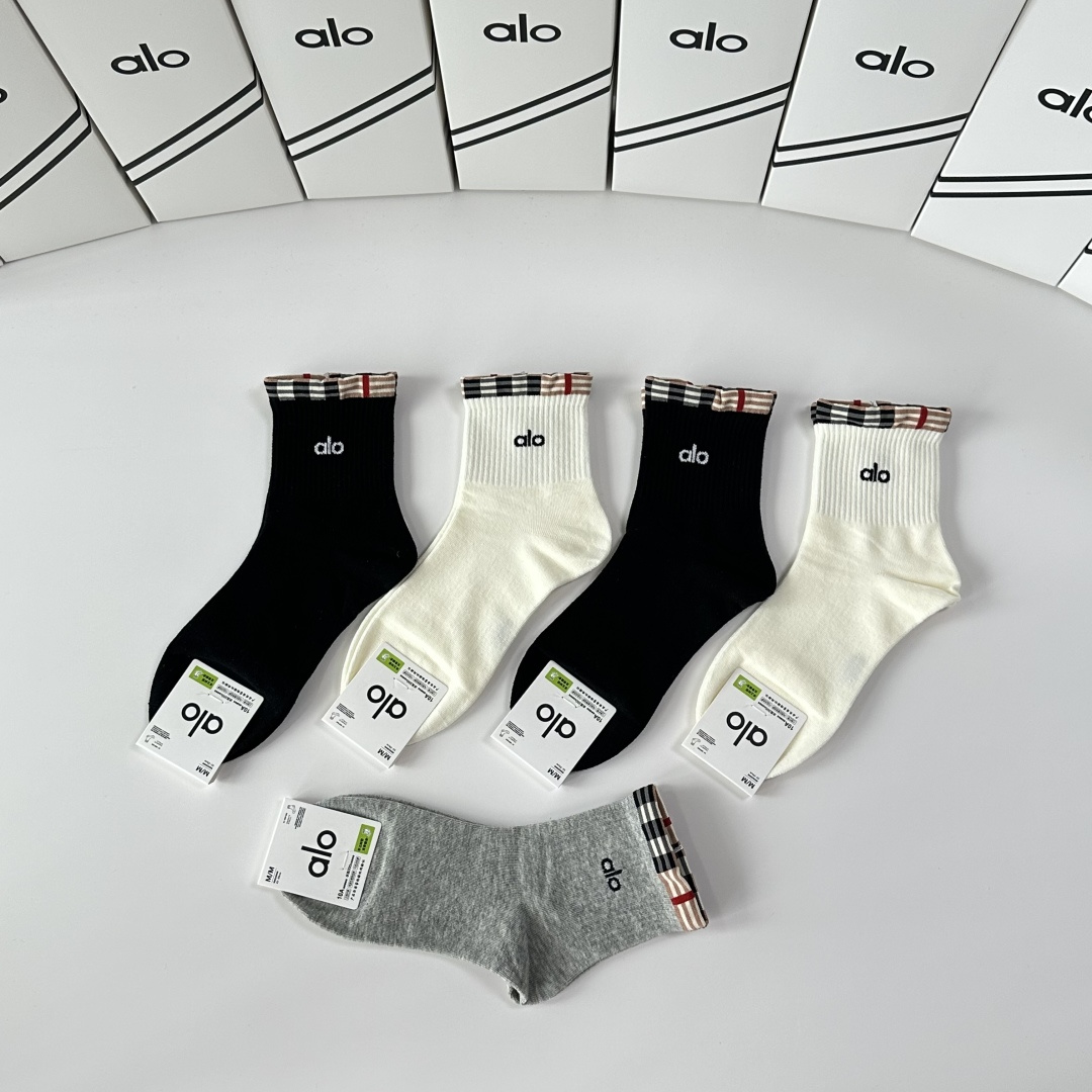 💛配专柜包装ALO 新款中长款堆堆袜袜子！一盒五双，专柜同步筒袜袜子，💛大牌出街，潮人必备🔥超好搭。