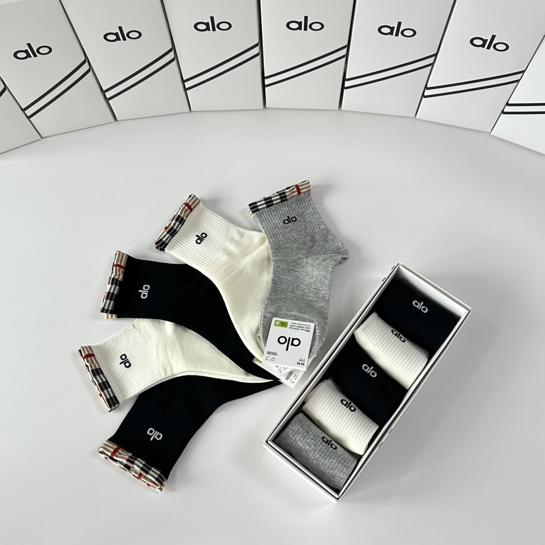 💛配专柜包装ALO 新款中长款堆堆袜袜子！一盒五双，专柜同步筒袜袜子，💛大牌出街，潮人必备🔥超好搭。