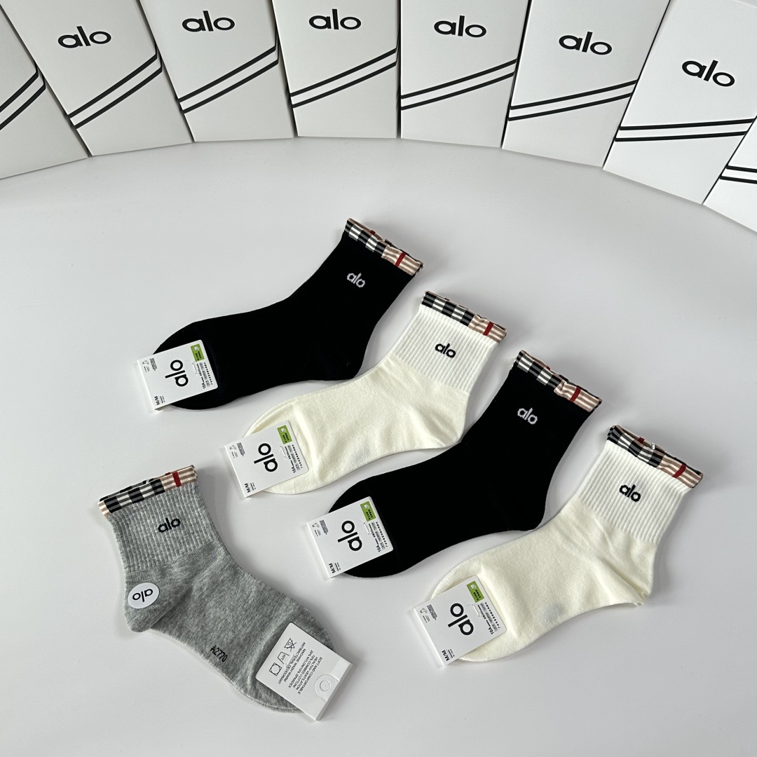 💛配专柜包装ALO 新款中长款堆堆袜袜子！一盒五双，专柜同步筒袜袜子，💛大牌出街，潮人必备🔥超好搭。