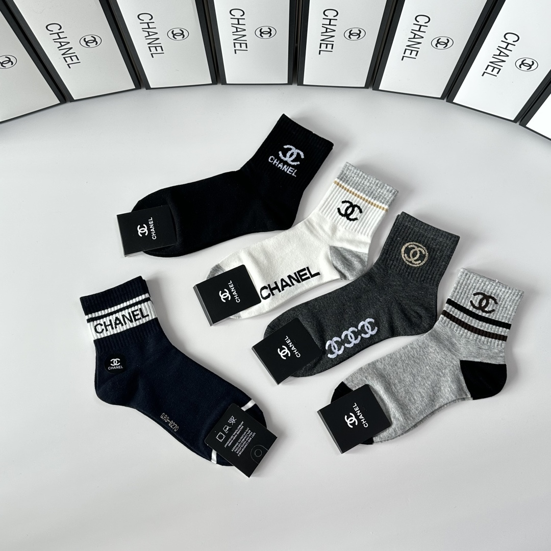 💛配专柜包装Chanel（香奈儿）新款中长款堆堆袜袜子！一盒五双，专柜同步筒袜袜子，💛大牌出街，潮人必备