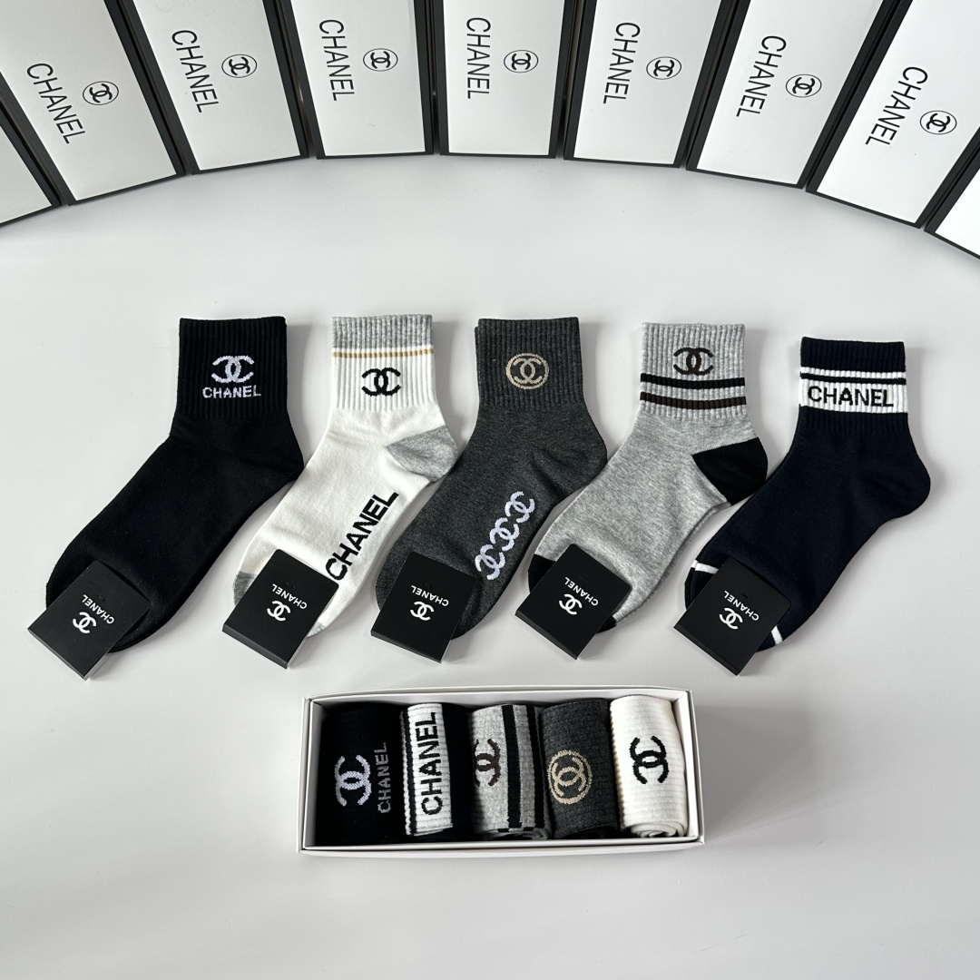 💛配专柜包装Chanel（香奈儿）新款中长款堆堆袜袜子！一盒五双，专柜同步筒袜袜子，💛大牌出街，潮人必备