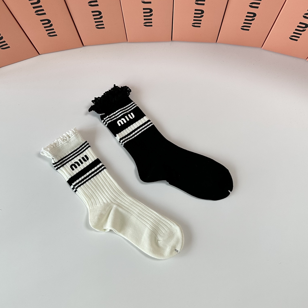 💛配包装MiuMiu（缪缪）新款经典中长款饰品袜堆堆袜袜子！一盒两双， 专柜同步筒款袜子，💛大牌出街，潮