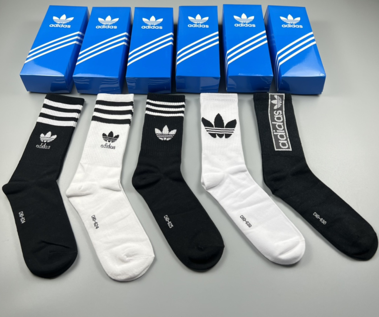 💛配专柜包装adidas（阿迪达斯）新款三叶草中长款堆堆袜袜子！一盒五双，专柜同步筒袜袜子，大牌出街，潮