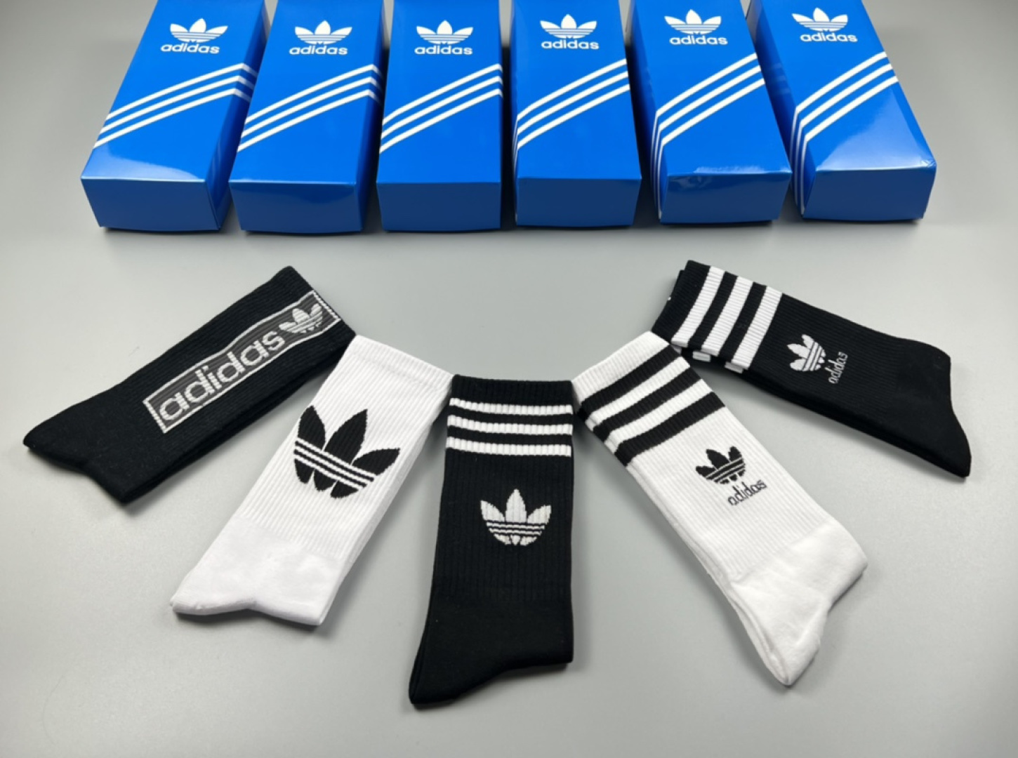 💛配专柜包装adidas（阿迪达斯）新款三叶草中长款堆堆袜袜子！一盒五双，专柜同步筒袜袜子，大牌出街，潮