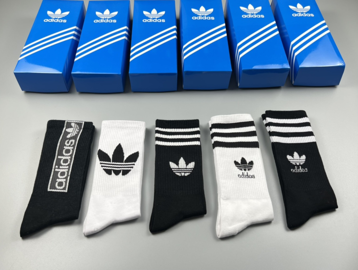 💛配专柜包装adidas（阿迪达斯）新款三叶草中长款堆堆袜袜子！一盒五双，专柜同步筒袜袜子，大牌出街，潮