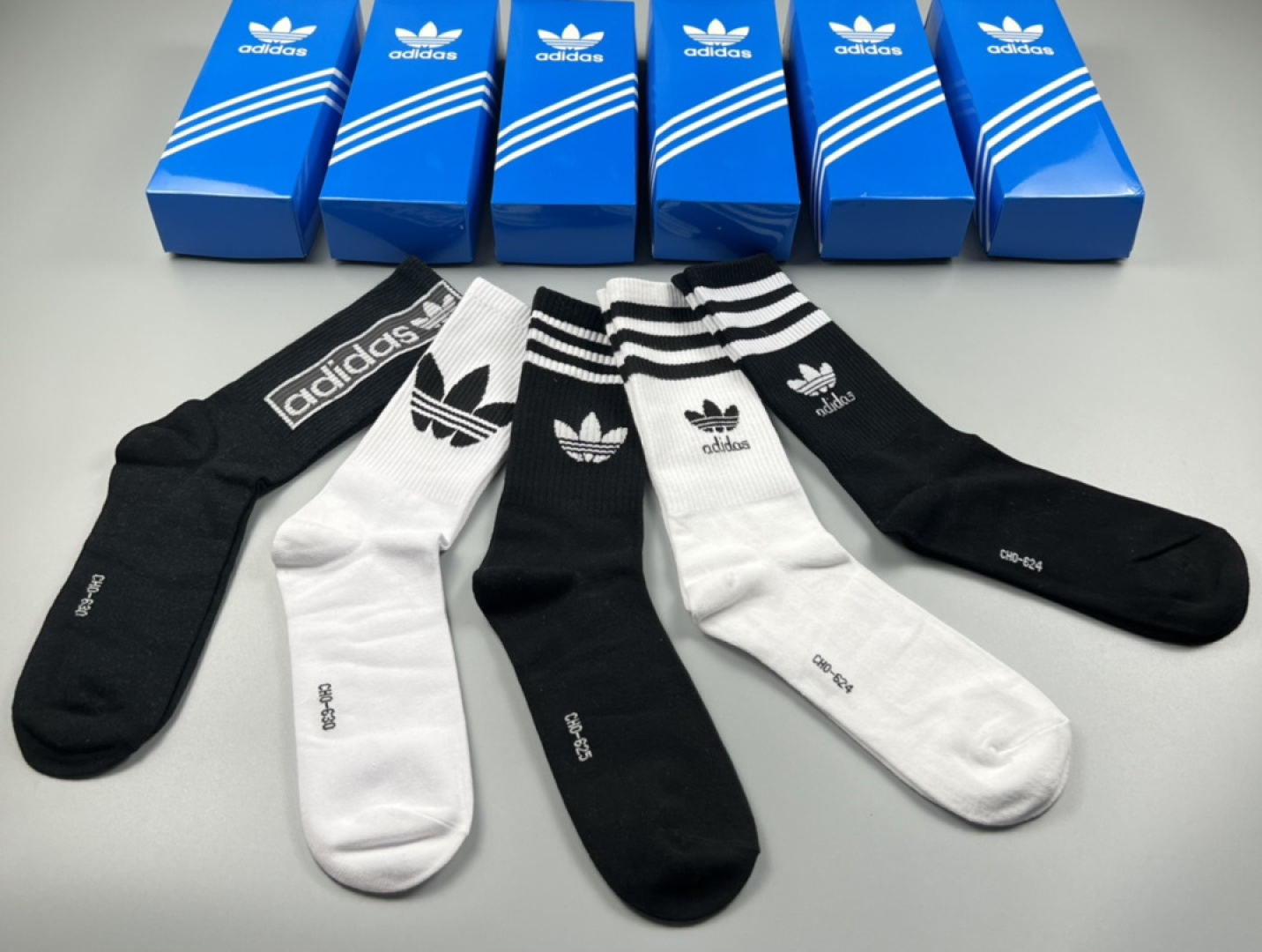 💛配专柜包装adidas（阿迪达斯）新款三叶草中长款堆堆袜袜子！一盒五双，专柜同步筒袜袜子，大牌出街，潮