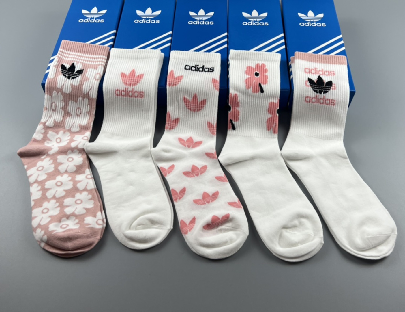 💛配专柜包装adidas（阿迪达斯）新款三叶草中长款堆堆袜袜子！一盒五双，专柜同步筒袜袜子，大牌出街，潮