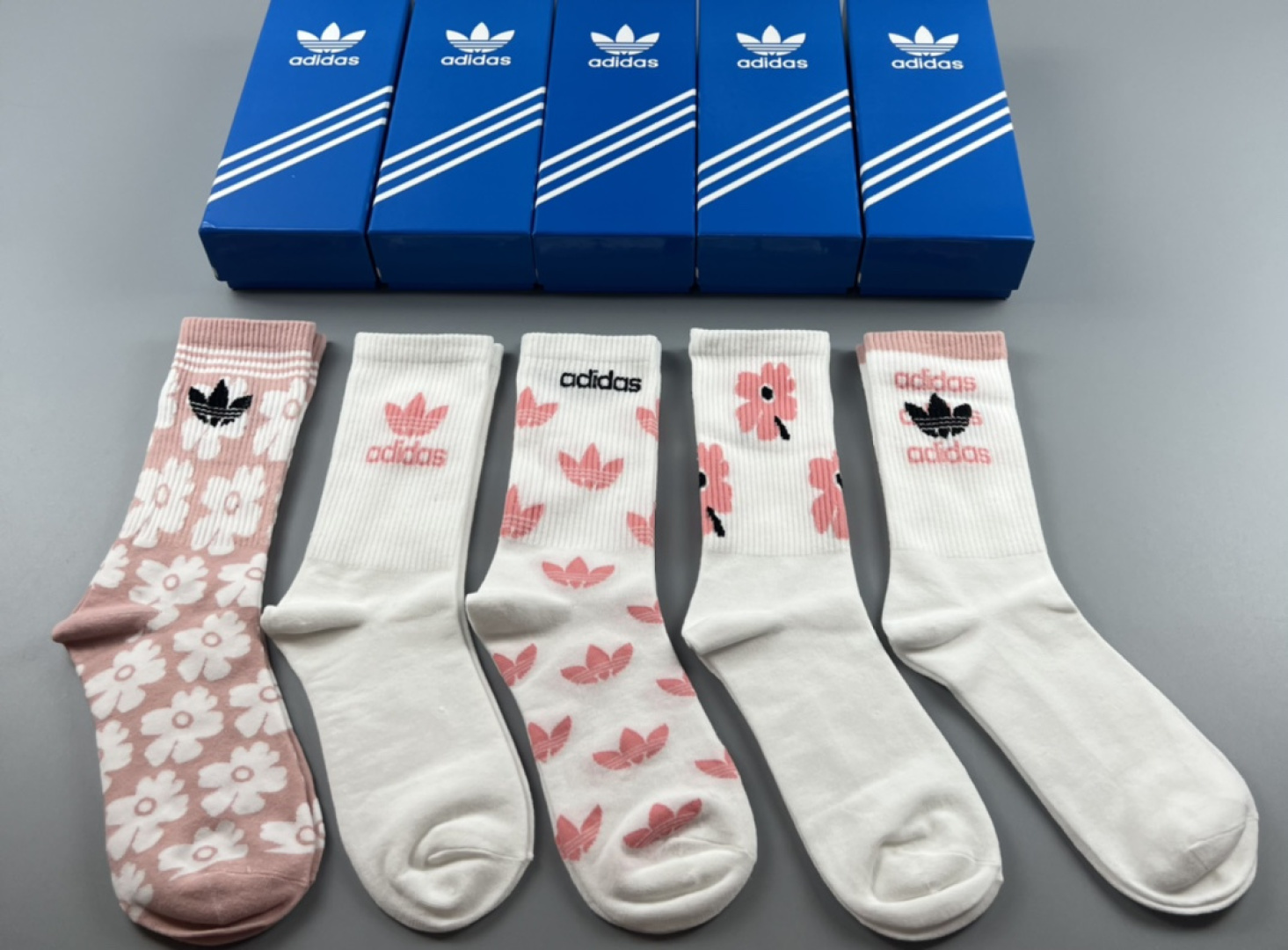 💛配专柜包装adidas（阿迪达斯）新款三叶草中长款堆堆袜袜子！一盒五双，专柜同步筒袜袜子，大牌出街，潮