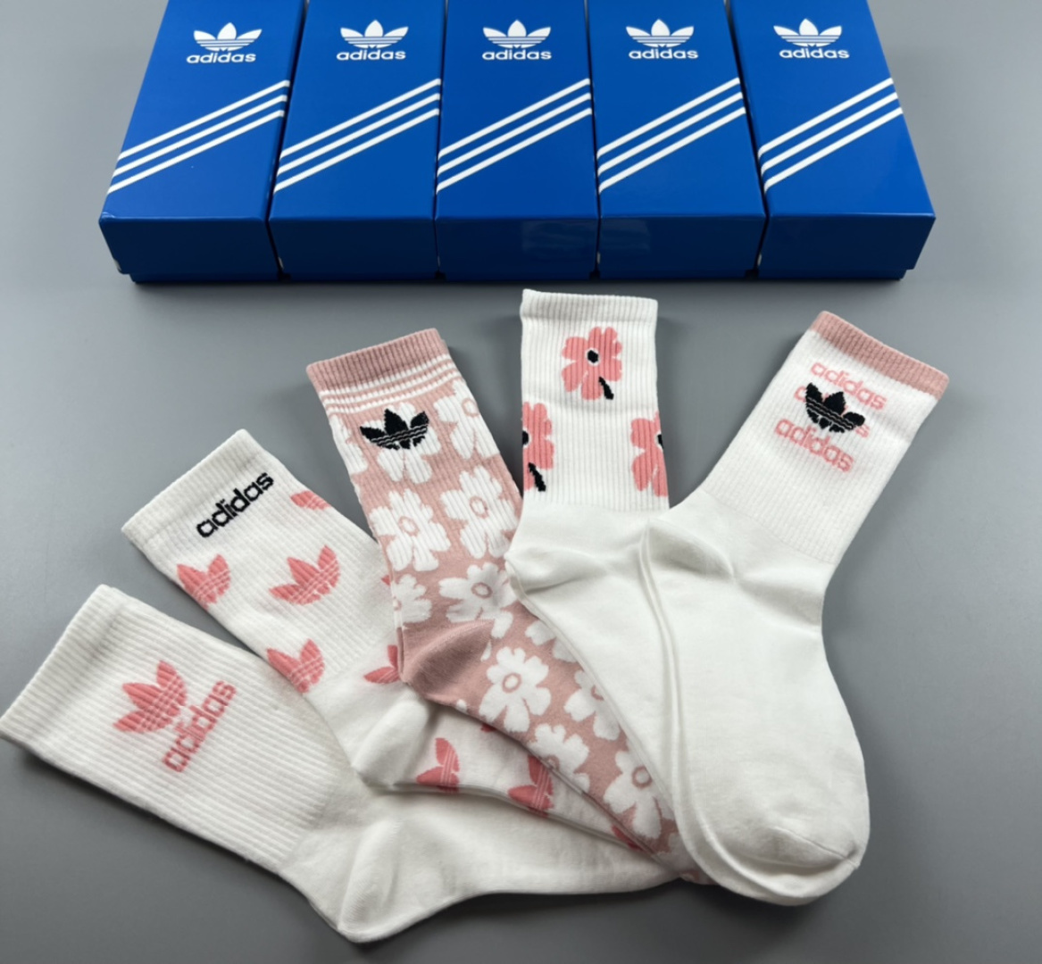 💛配专柜包装adidas（阿迪达斯）新款三叶草中长款堆堆袜袜子！一盒五双，专柜同步筒袜袜子，大牌出街，潮
