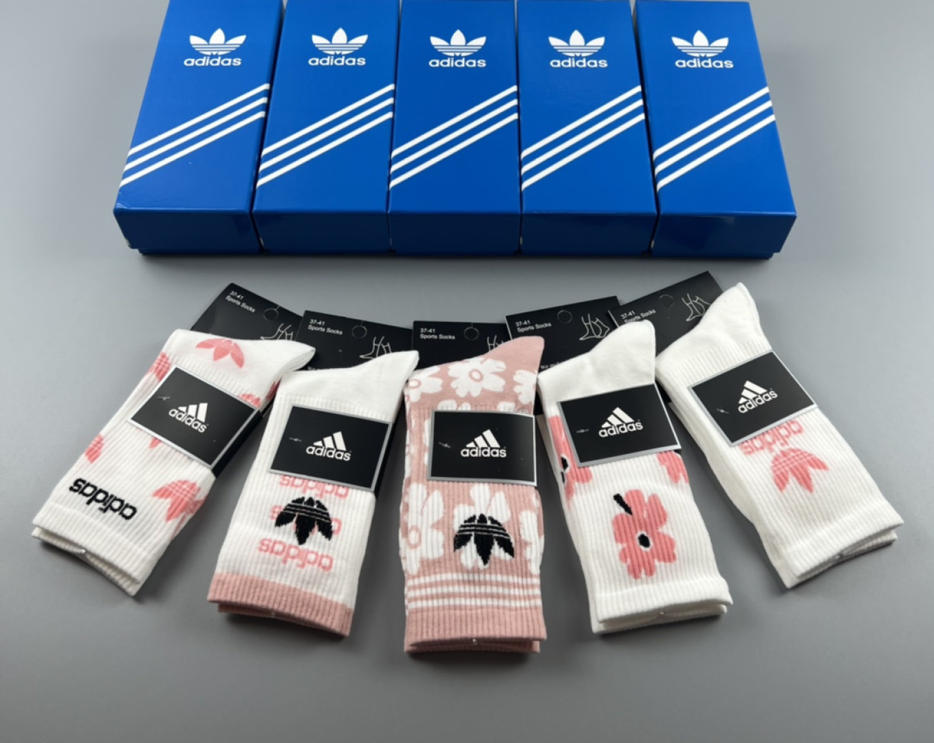 💛配专柜包装adidas（阿迪达斯）新款三叶草中长款堆堆袜袜子！一盒五双，专柜同步筒袜袜子，大牌出街，潮