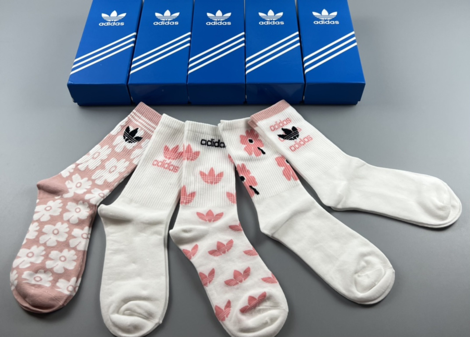 💛配专柜包装adidas（阿迪达斯）新款三叶草中长款堆堆袜袜子！一盒五双，专柜同步筒袜袜子，大牌出街，潮