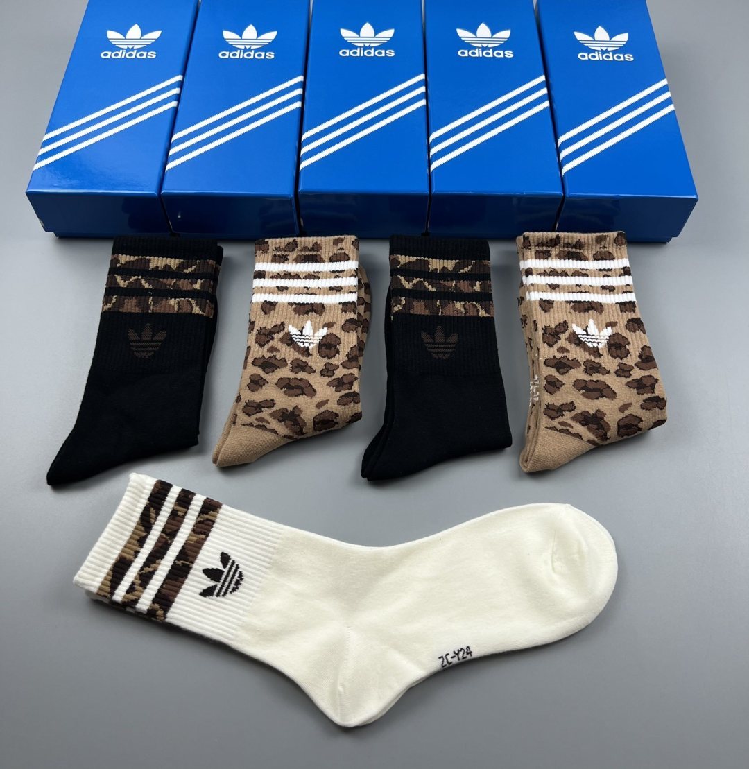 💛配专柜包装adidas（阿迪达斯）新款三叶草中长款堆堆袜袜子！一盒五双，专柜同步筒袜袜子，大牌出街，潮