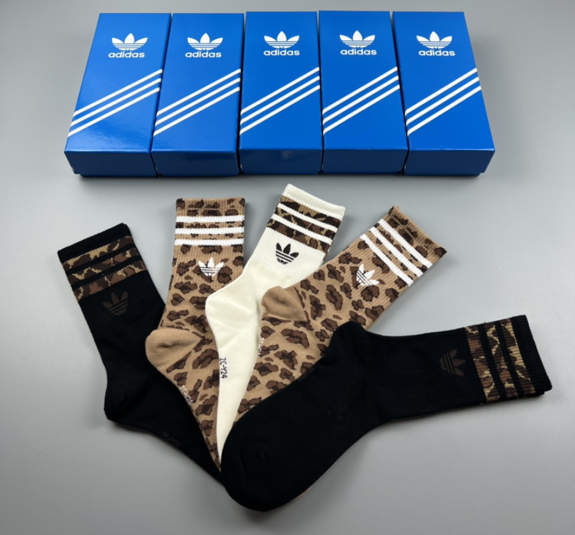 💛配专柜包装adidas（阿迪达斯）新款三叶草中长款堆堆袜袜子！一盒五双，专柜同步筒袜袜子，大牌出街，潮