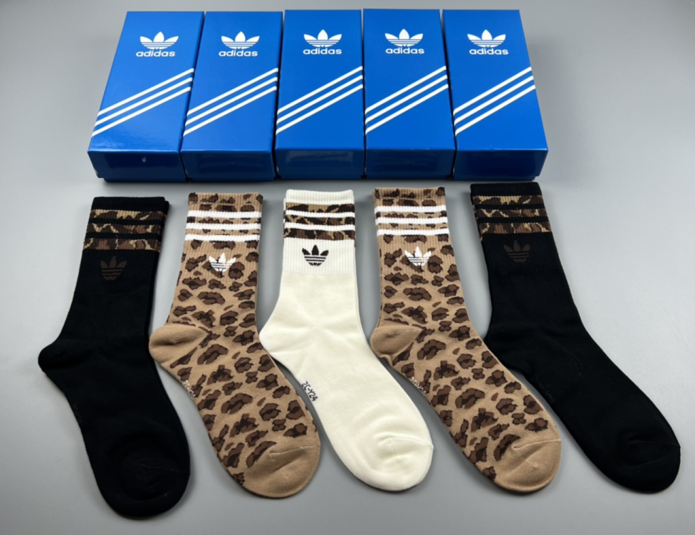 💛配专柜包装adidas（阿迪达斯）新款三叶草中长款堆堆袜袜子！一盒五双，专柜同步筒袜袜子，大牌出街，潮