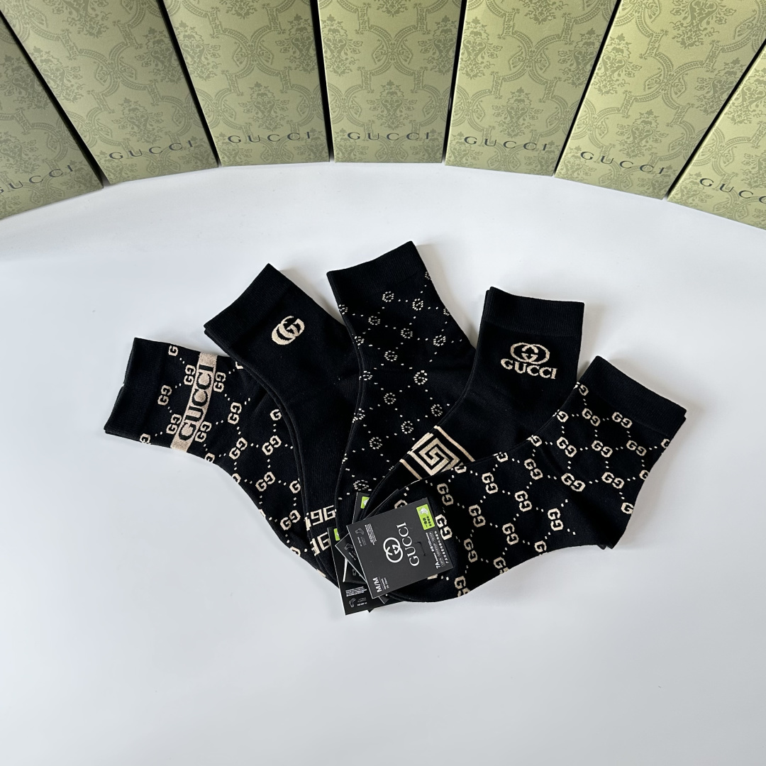 💛配包装Gucci（古驰）新款经典中长筒袜堆堆袜袜子！一盒五双， 专柜同步筒袜袜子，💛大牌出街，潮人必备