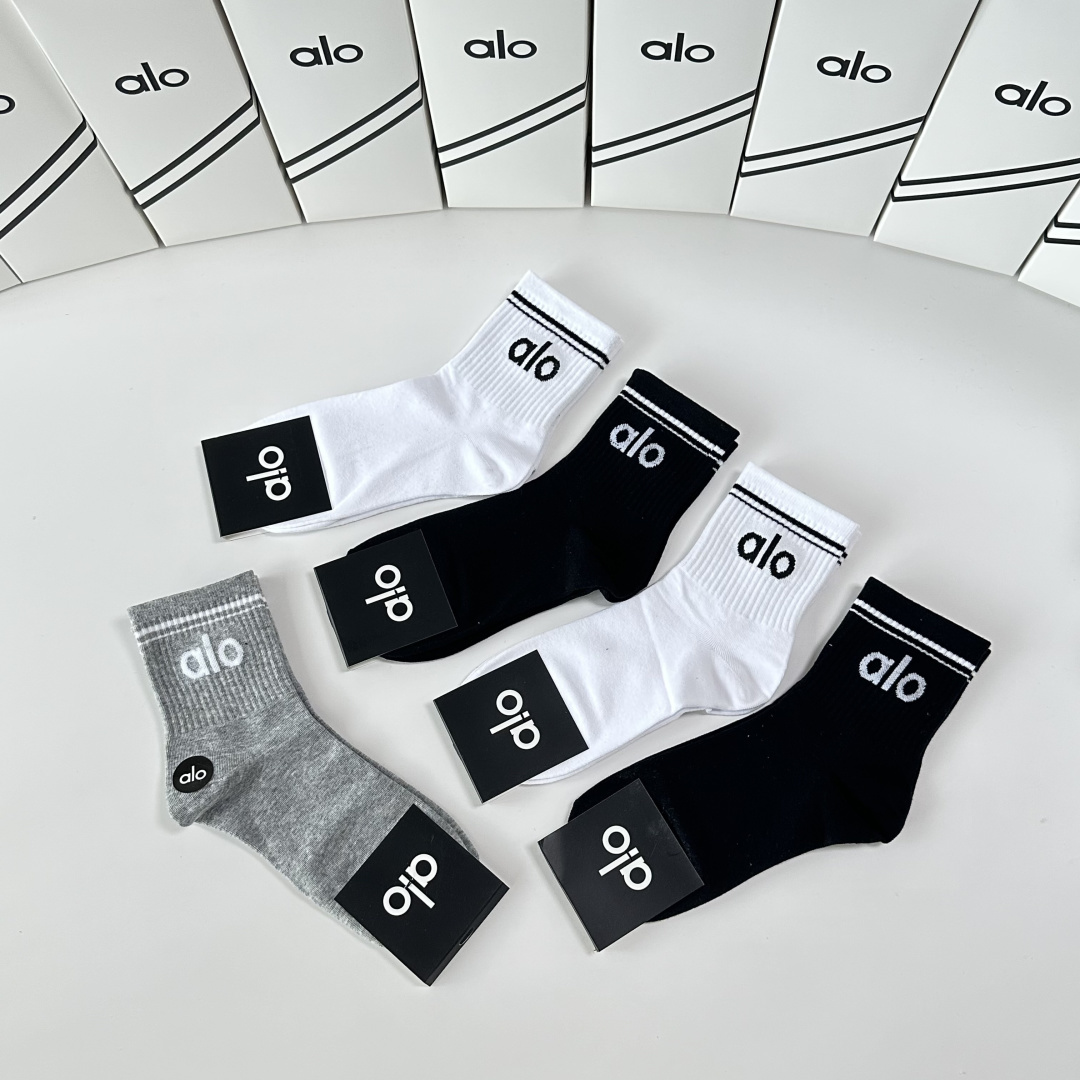 💛配专柜包装ALO 新款中长款堆堆袜袜子！一盒五双，专柜同步筒袜袜子，💛大牌出街，潮人必备🔥超好搭