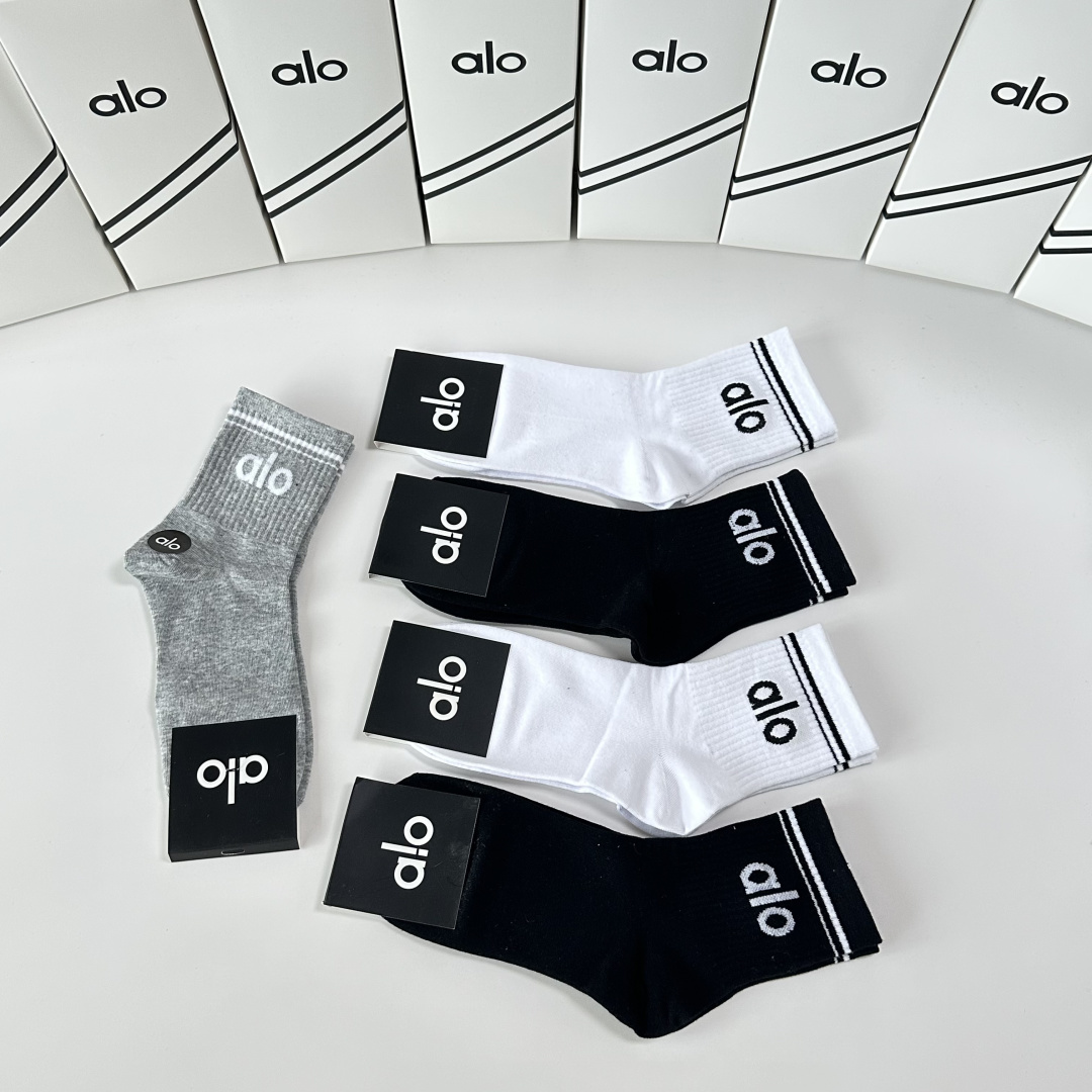 💛配专柜包装ALO 新款中长款堆堆袜袜子！一盒五双，专柜同步筒袜袜子，💛大牌出街，潮人必备🔥超好搭