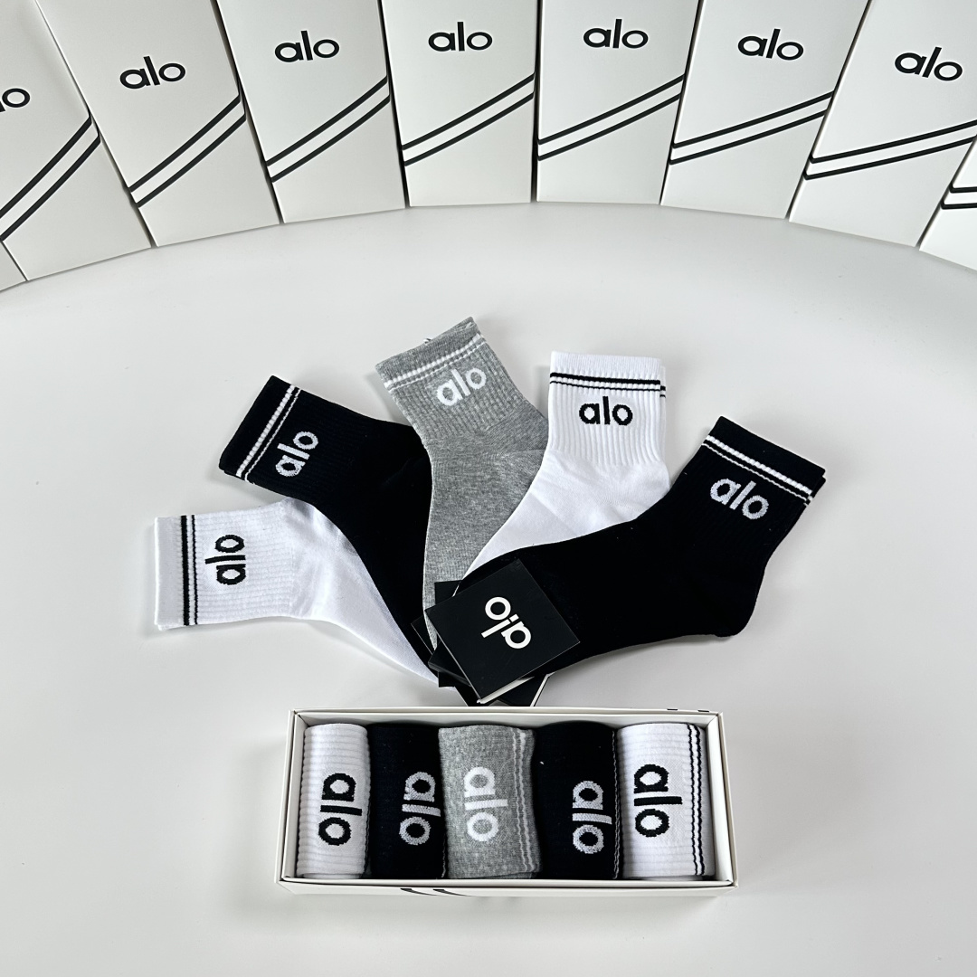💛配专柜包装ALO 新款中长款堆堆袜袜子！一盒五双，专柜同步筒袜袜子，💛大牌出街，潮人必备🔥超好搭