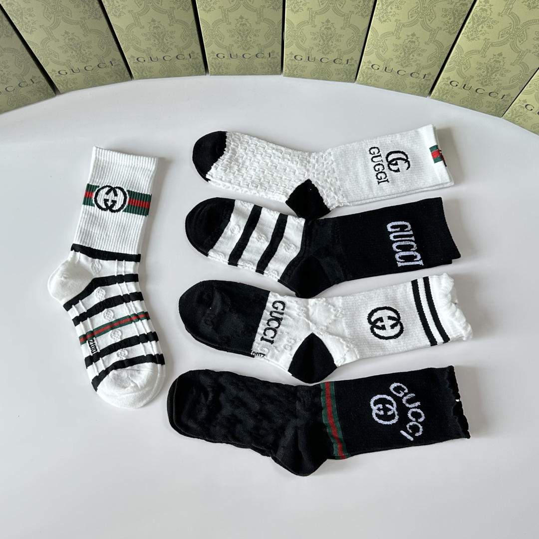 💛配包装Gucci（古驰）新款经典中长款堆堆袜袜子！一盒五双， 专柜同步筒袜袜子，💛大牌出街，潮人必备🔥