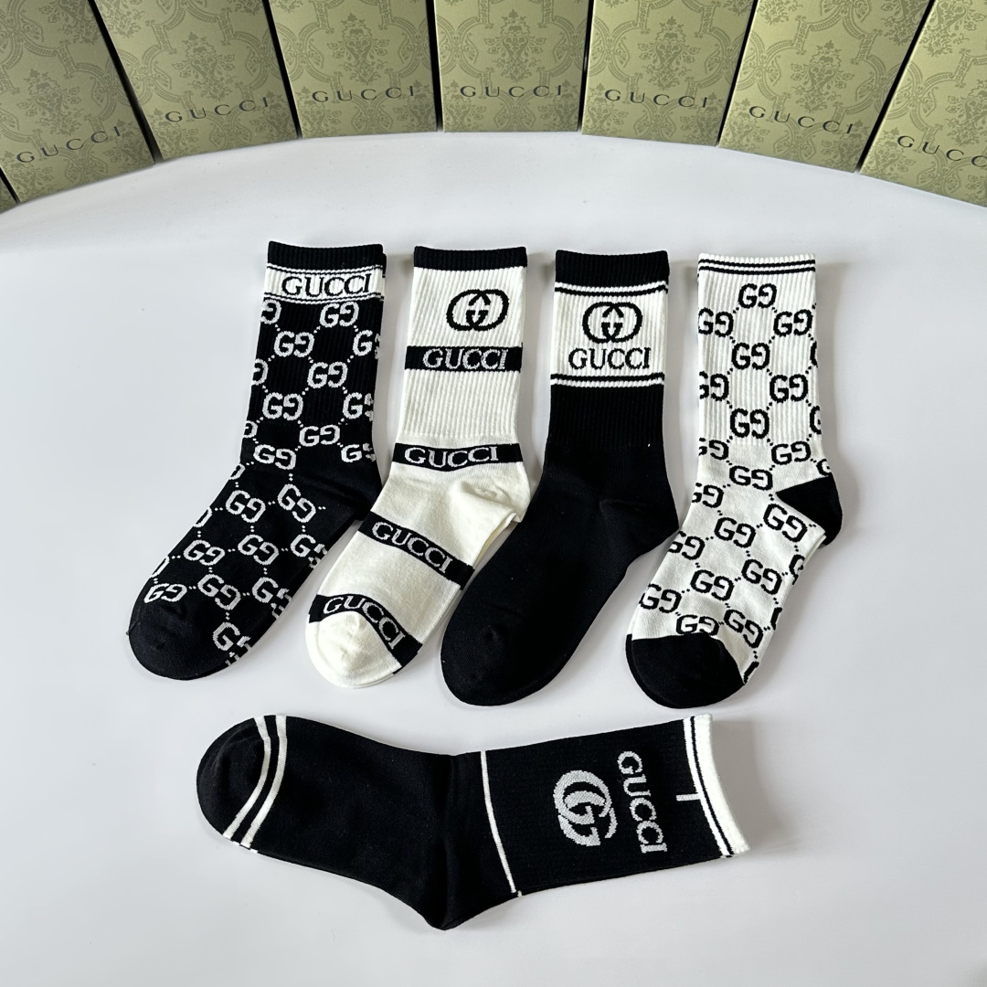 💛配包装Gucci（古驰）新款经典中长款堆堆袜袜子！一盒五双， 专柜同步筒袜袜子，💛大牌出街，潮人必备🔥