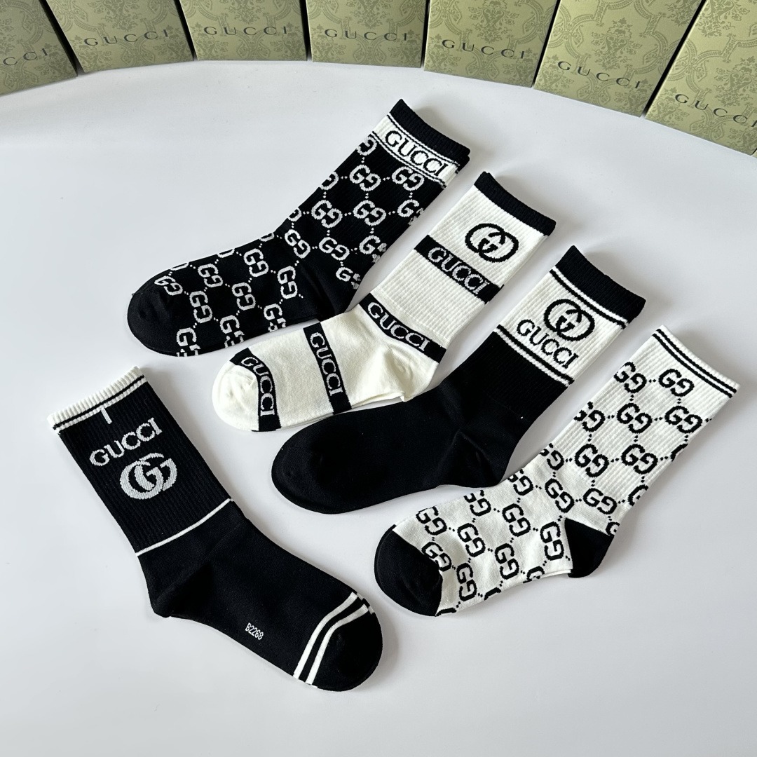 💛配包装Gucci（古驰）新款经典中长款堆堆袜袜子！一盒五双， 专柜同步筒袜袜子，💛大牌出街，潮人必备🔥
